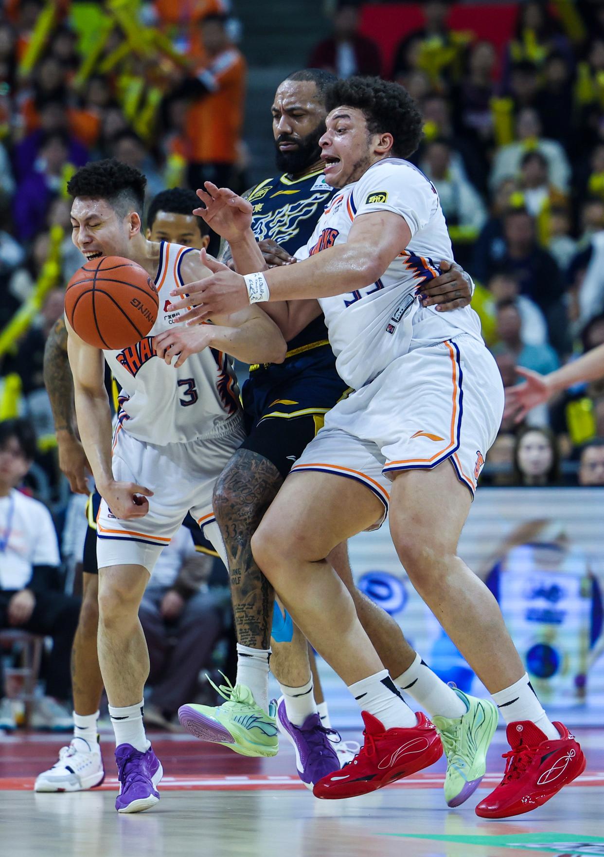 熊猫体育APP下载关于圣安东尼奥马刺训练开放日，今晚战术微调引欢呼，CBA季后赛在即，数据趋势出现新变化的信息